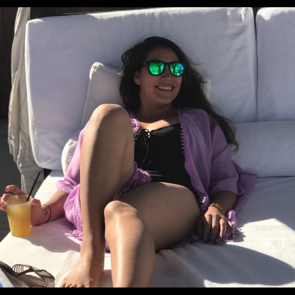 Meet your Posher, Yas - Picture 2 of 3